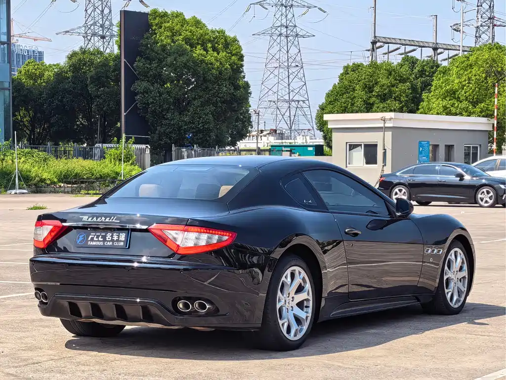 Maserati GranTurismo — миниатюра 6