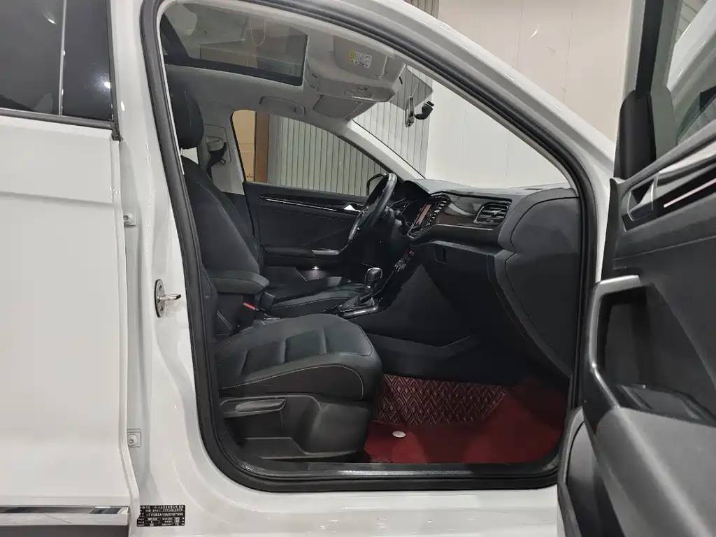 VOLKSWAGEN T ROC EXPLORING SONGS