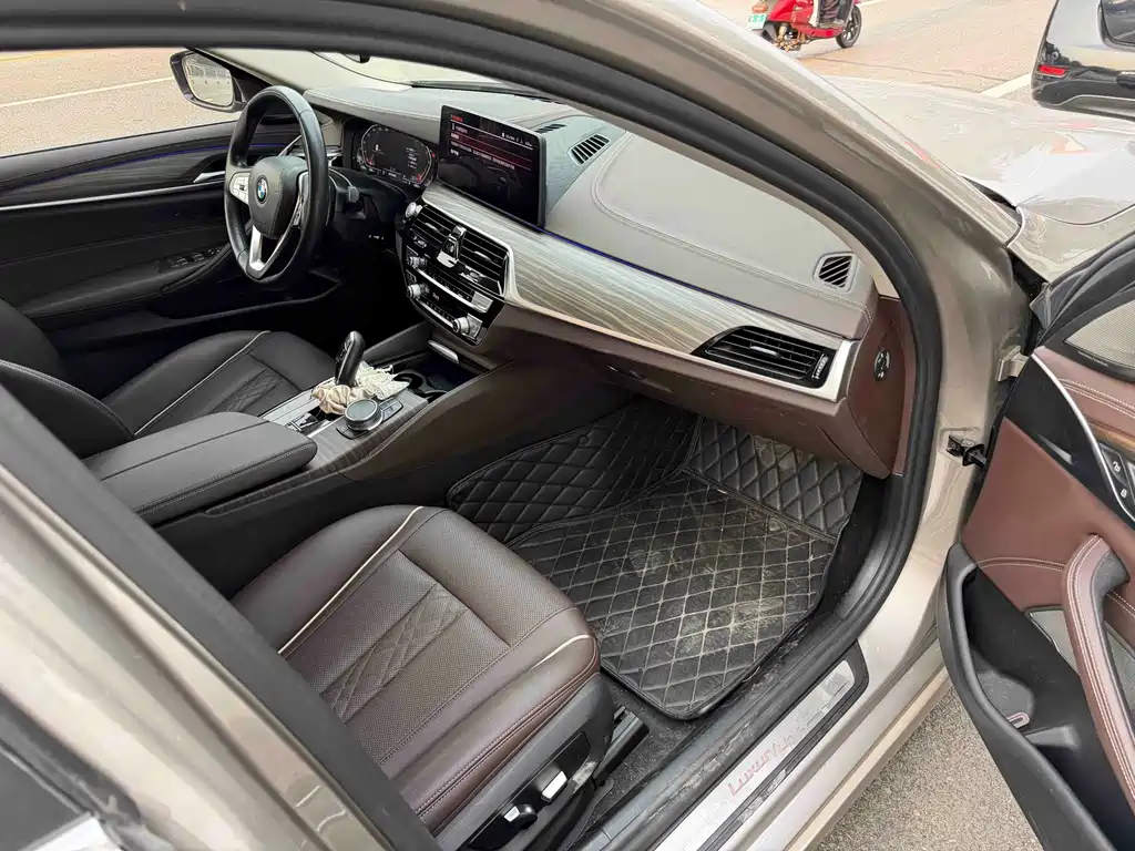 BMW 5 Series — миниатюра 10