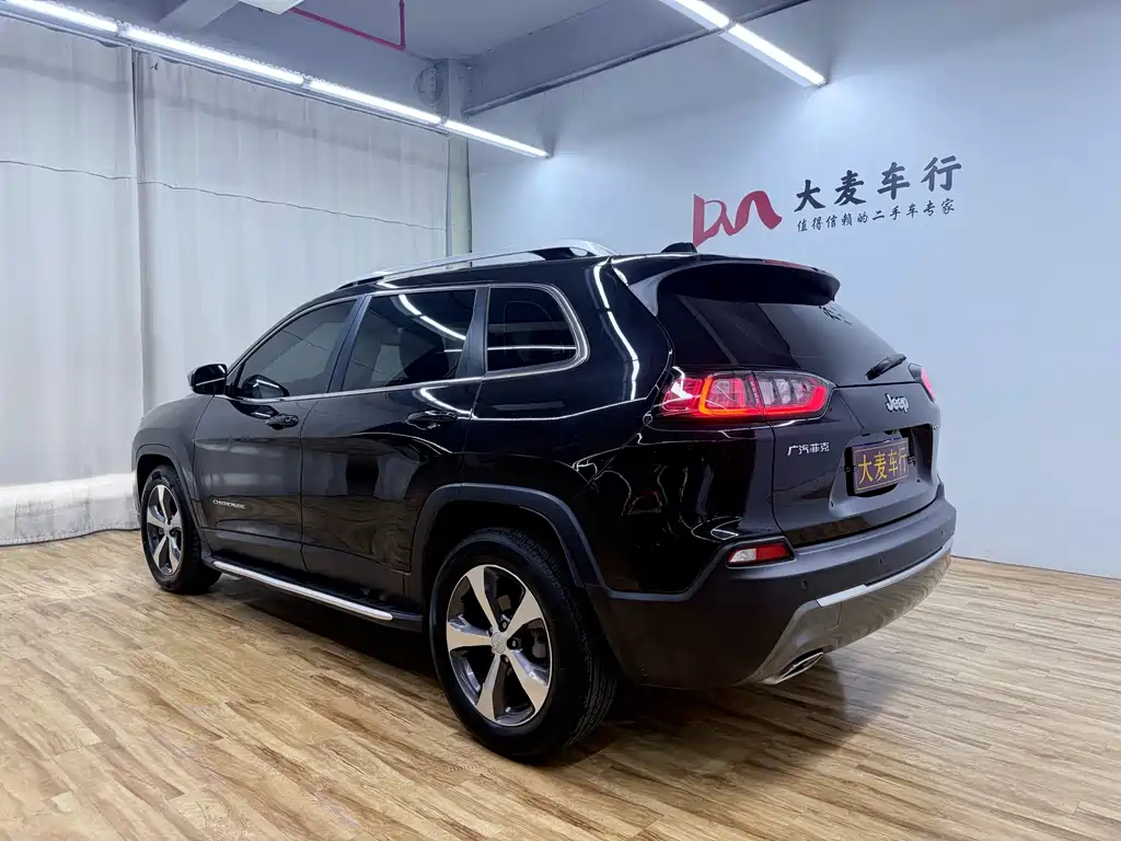 Jeep Cherokee — миниатюра 5