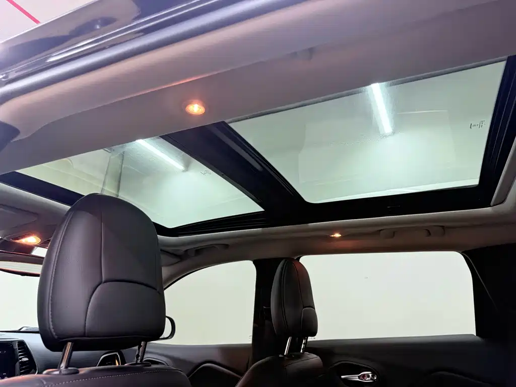 Jeep Cherokee — миниатюра 14