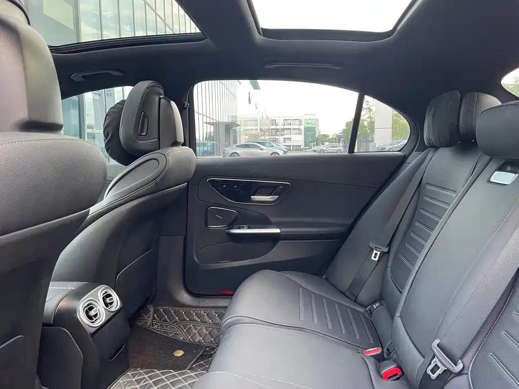 Mercedes-Benz C-Class — миниатюра 8