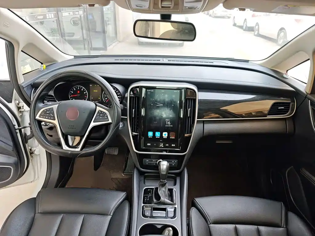 BYD MAX — миниатюра 10