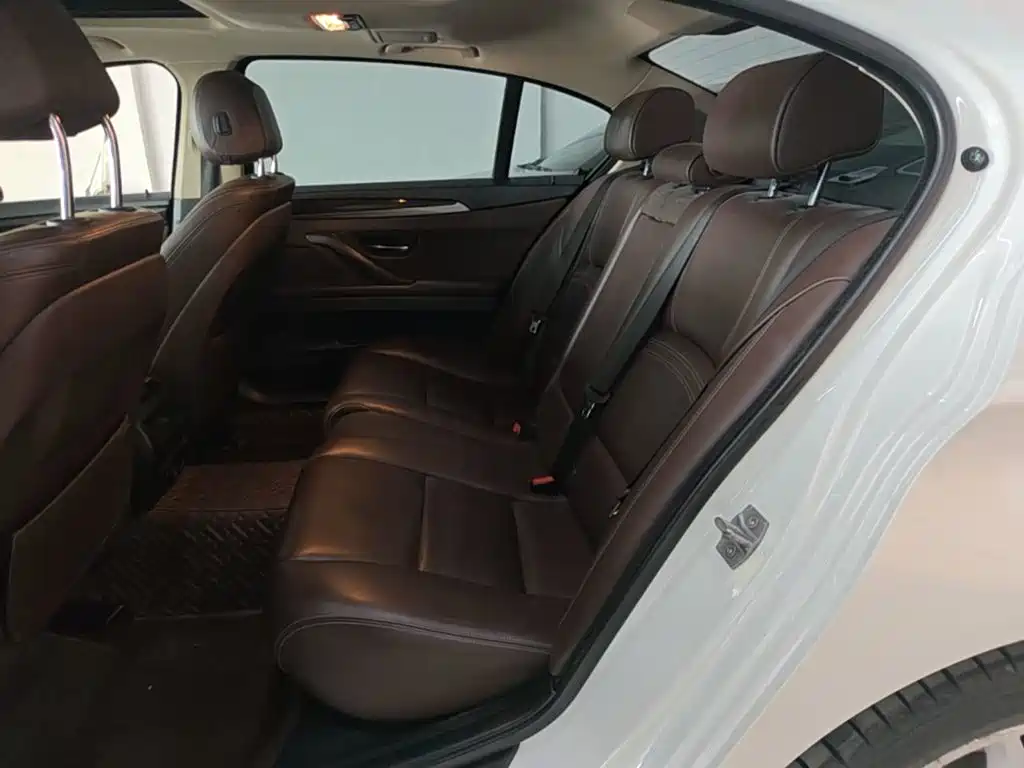 BMW 5 Series — миниатюра 17