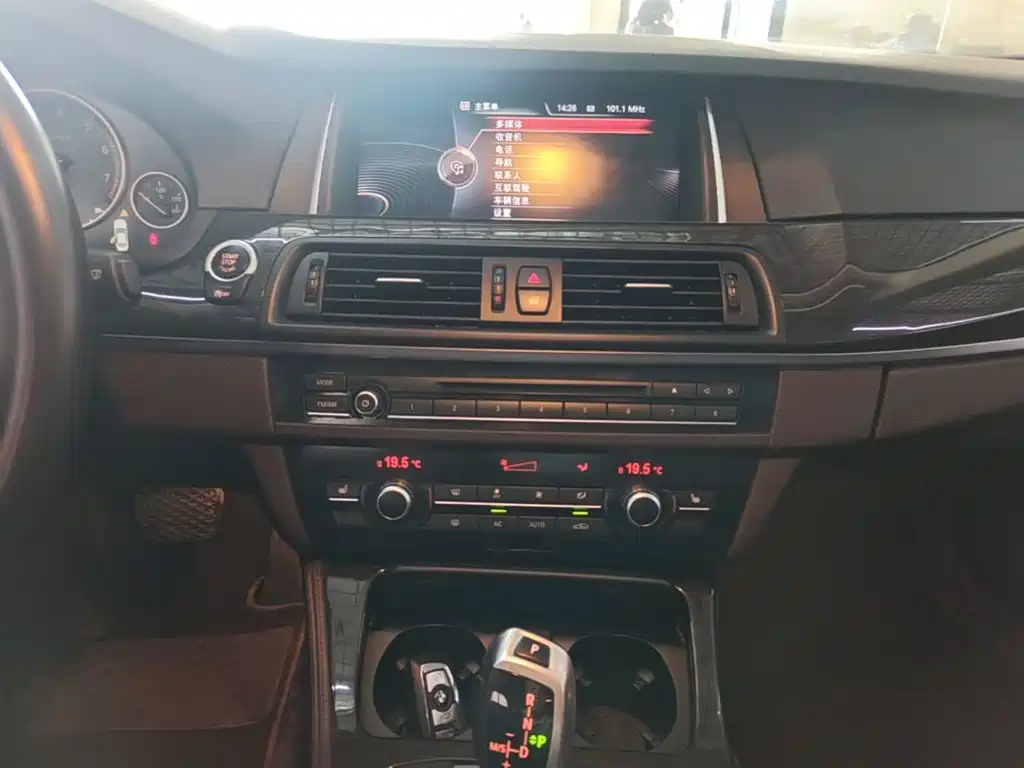 BMW 5 Series — миниатюра 13