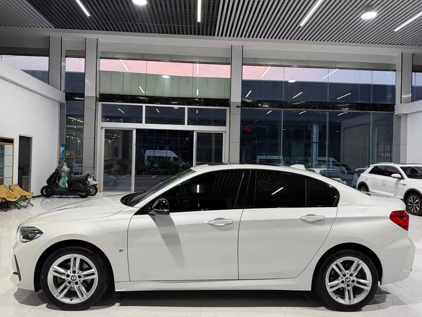 BMW 1 Series 1.5 л 2022 г. Белый, пробег 40000 км