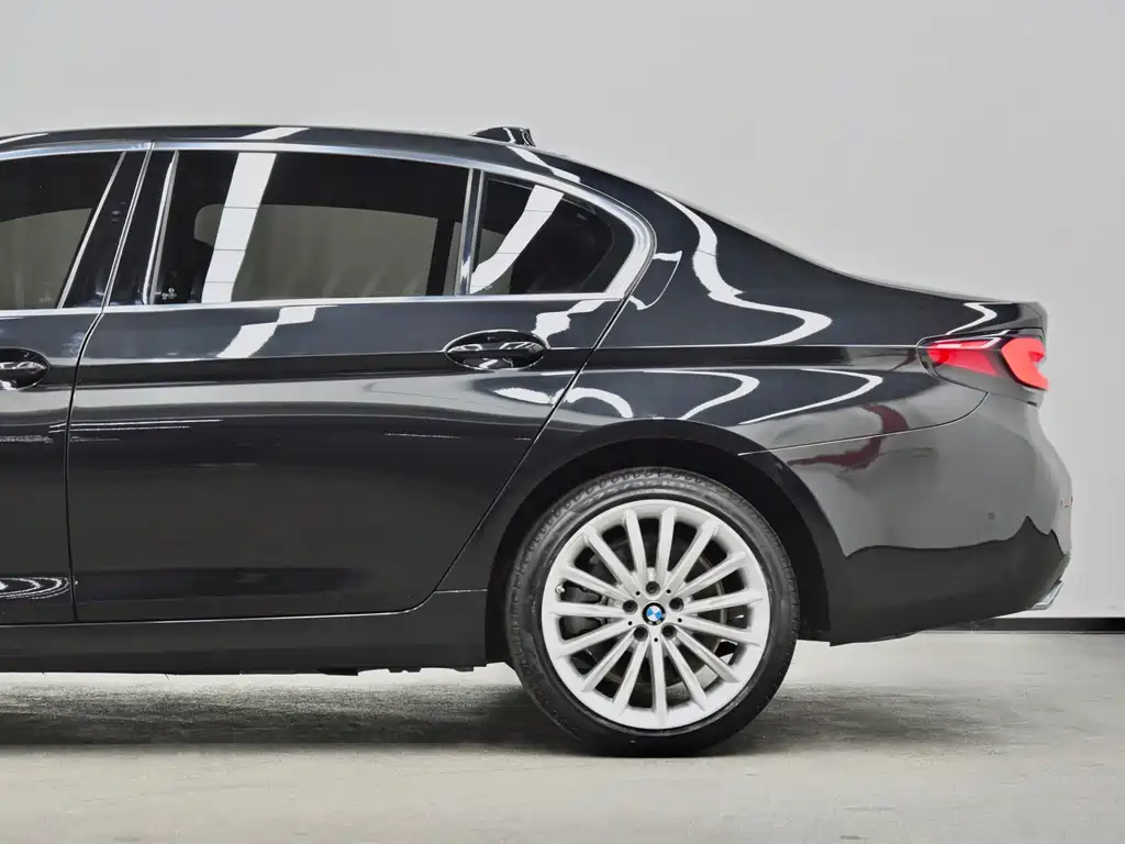 BMW 5 Series — миниатюра 59