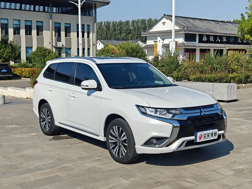 Mitsubishi Outlander — миниатюра 3