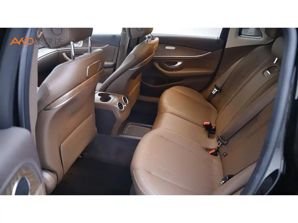 Mercedes-Benz E-Class — миниатюра 7