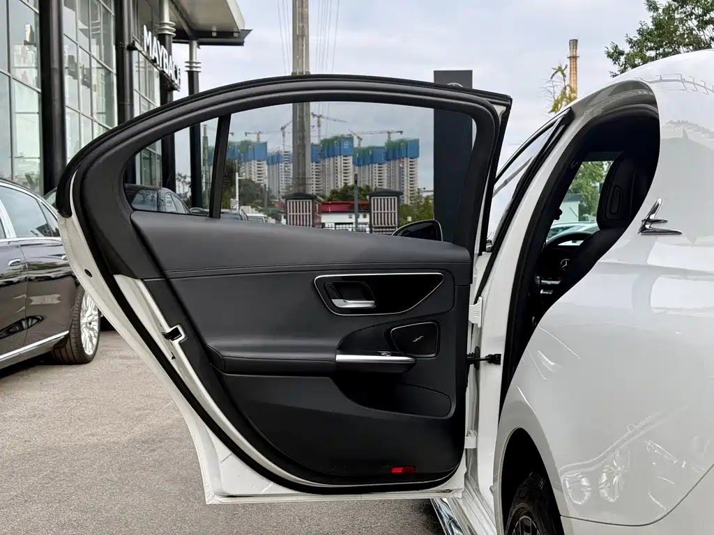 Mercedes-Benz C-Class — миниатюра 18