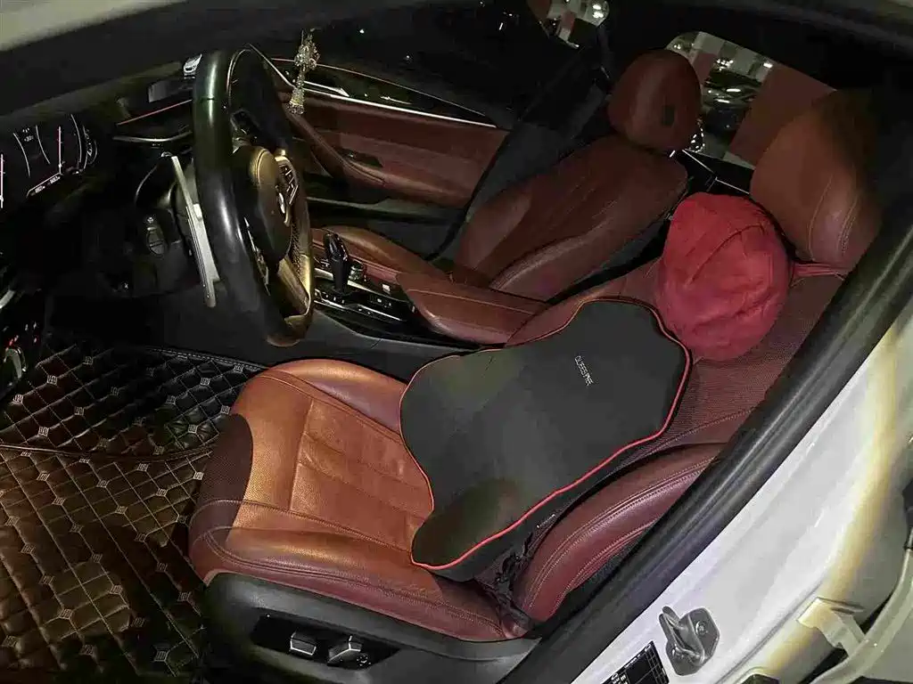 BMW 5 Series — миниатюра 7