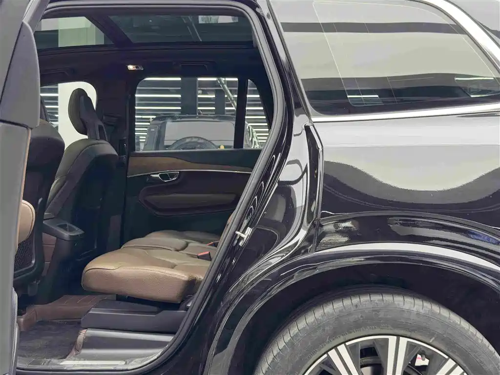 Volvo XC90 — миниатюра 9
