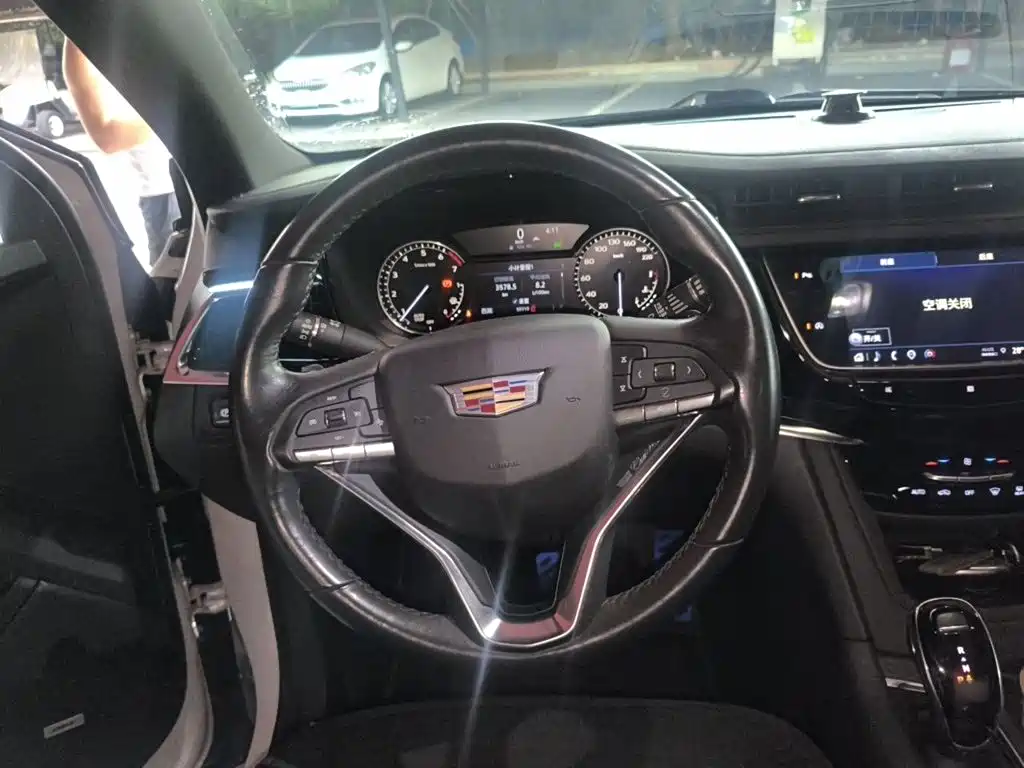 Cadillac XT6 — миниатюра 11