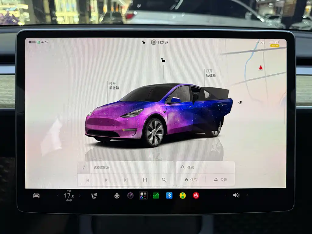 Tesla Model Y — миниатюра 15