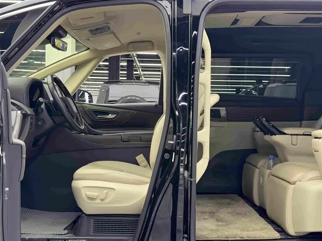 Toyota Vellfire — миниатюра 8