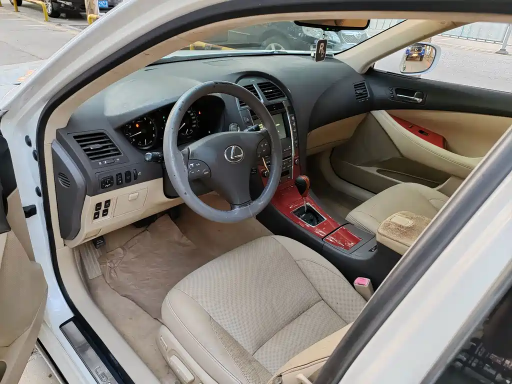 Lexus ES — миниатюра 7