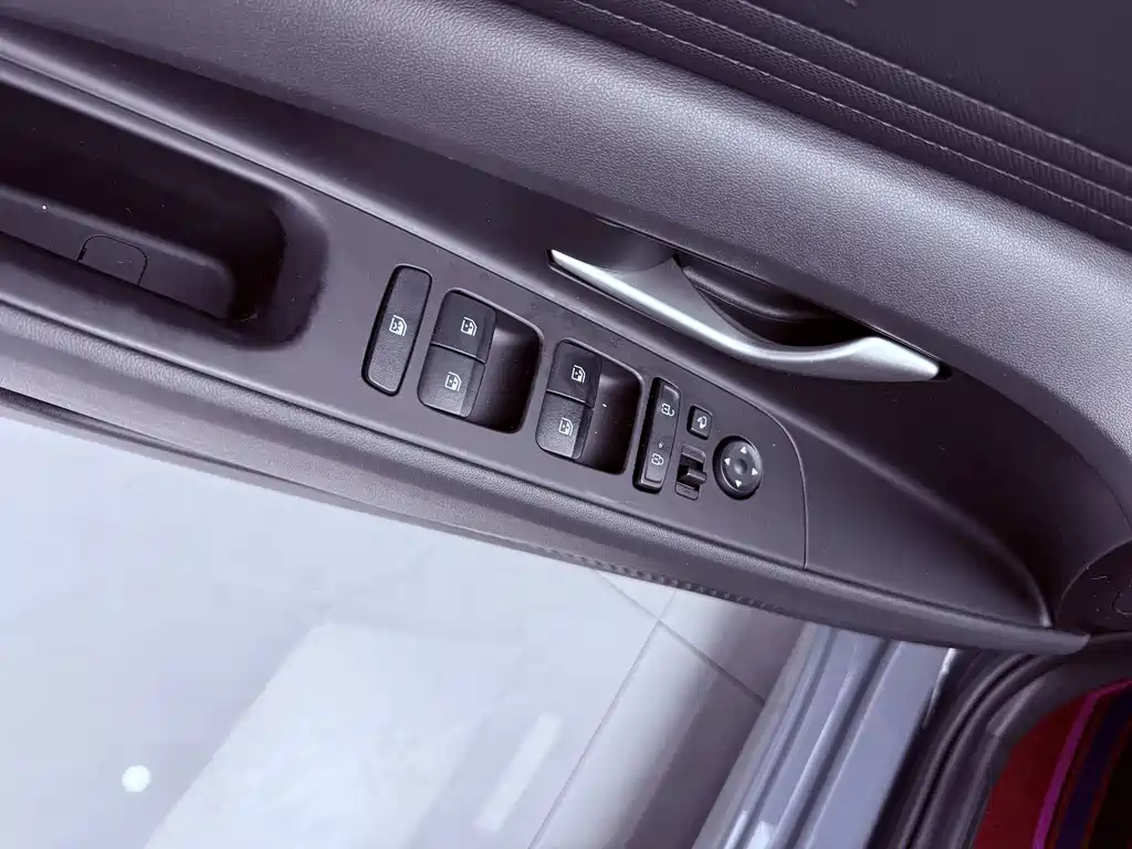 Hyundai Elantra — миниатюра 7