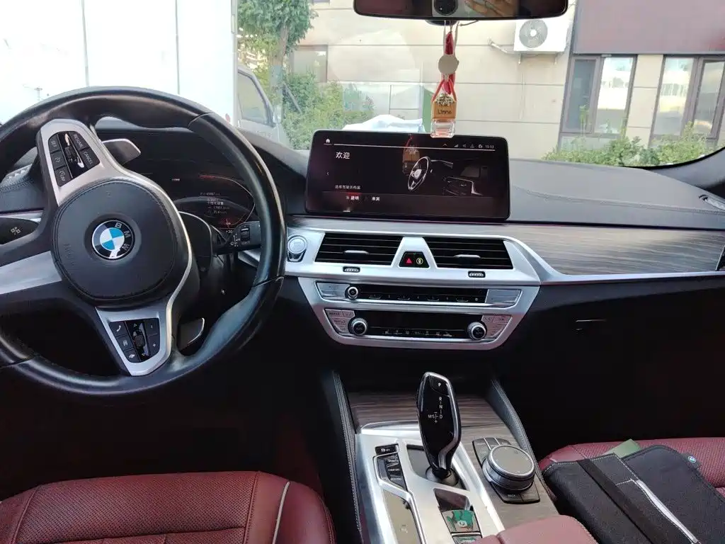 BMW 5 Series — миниатюра 13