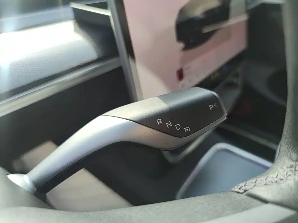 Tesla Model Y — миниатюра 14