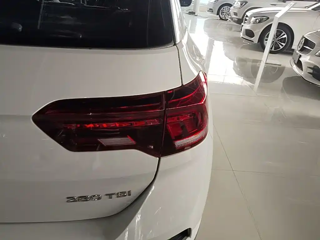 Volkswagen T-Roc — миниатюра 8