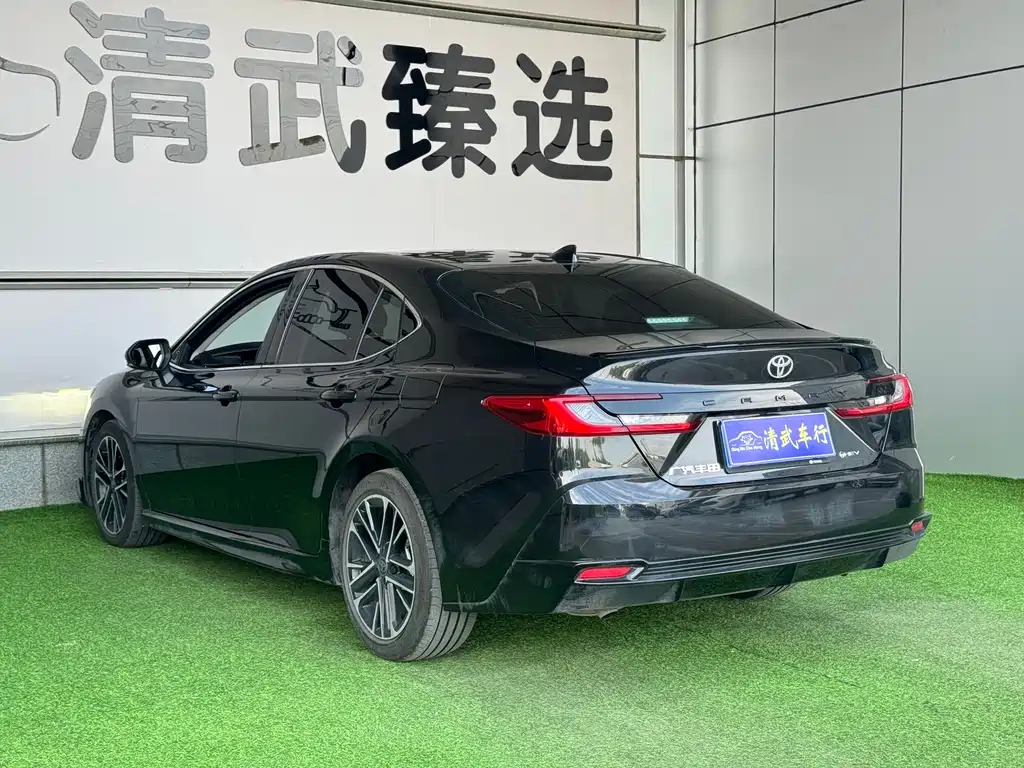 Toyota Camry — миниатюра 13