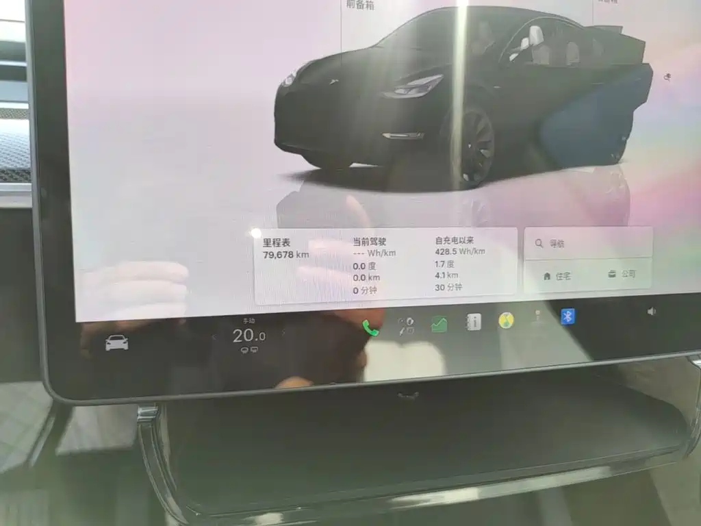 Tesla Model Y — миниатюра 12