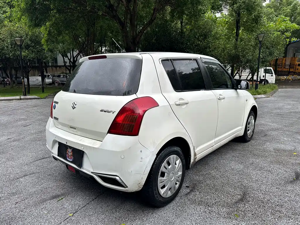 Suzuki Swift — миниатюра 6