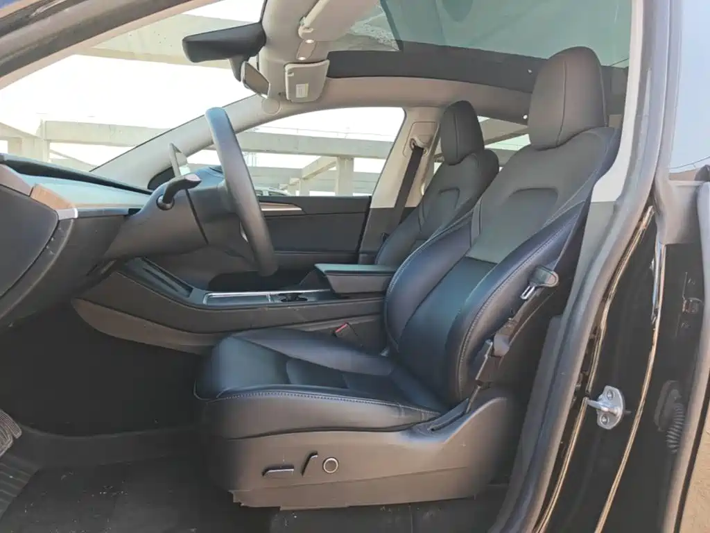 Tesla Model Y — миниатюра 15