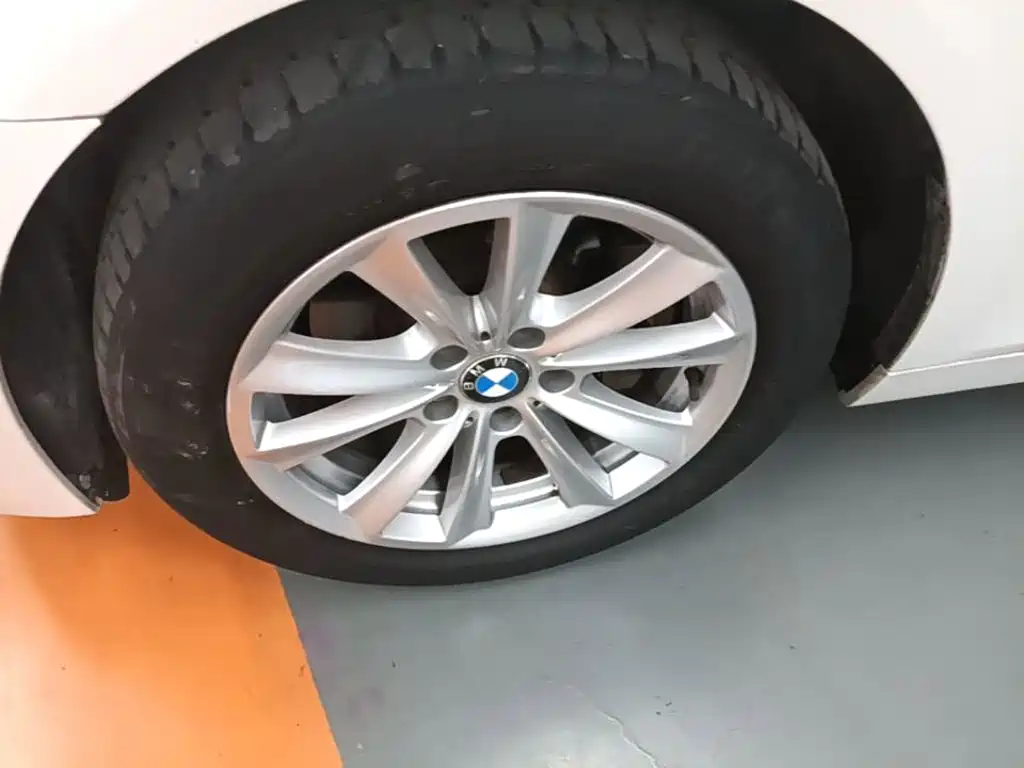 BMW 5 Series — миниатюра 23