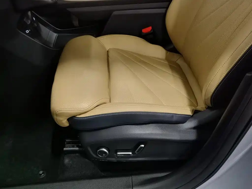 Geely Boyue L — миниатюра 20