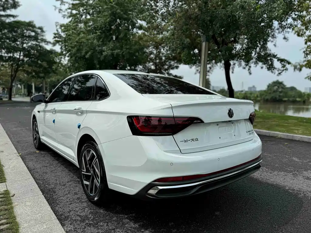 Volkswagen Sagitar — миниатюра 18
