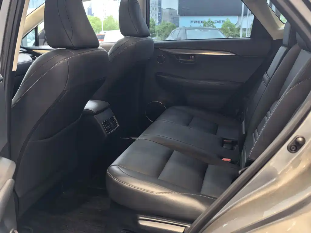 Lexus NX — миниатюра 8