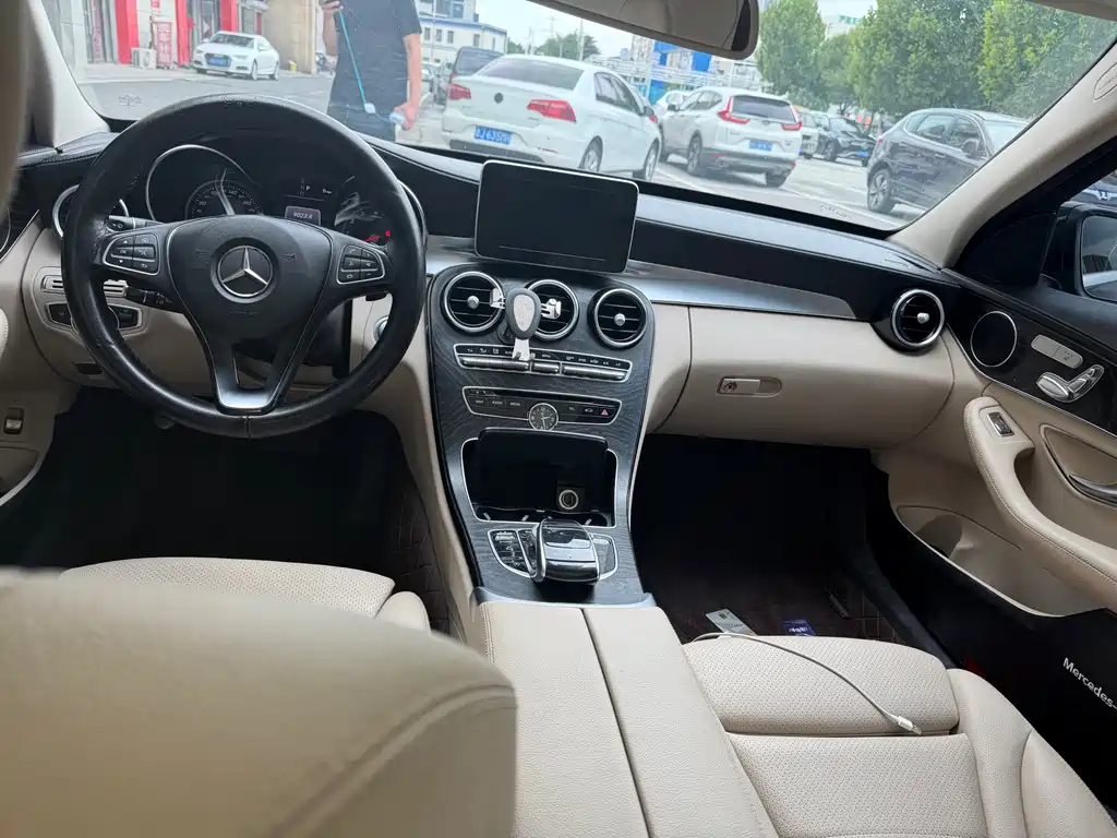 Mercedes-Benz C-Class — миниатюра 7