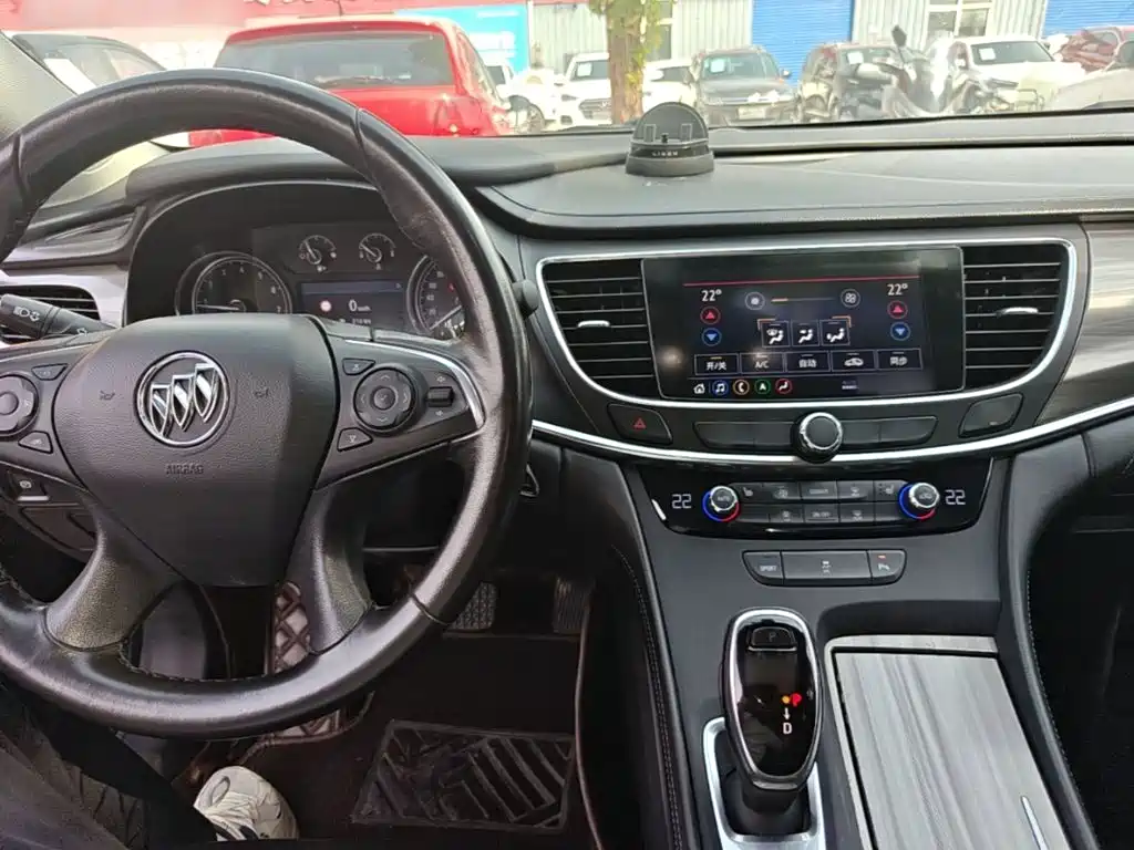 Buick LaCrosse — миниатюра 10