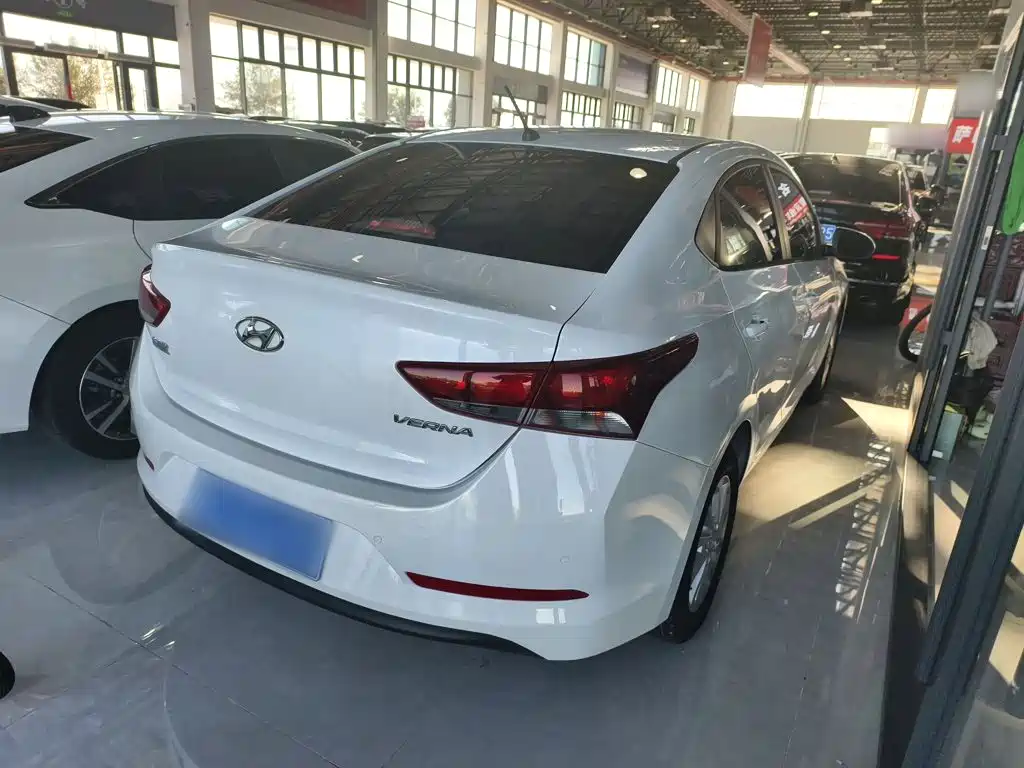 Hyundai Verna — миниатюра 8