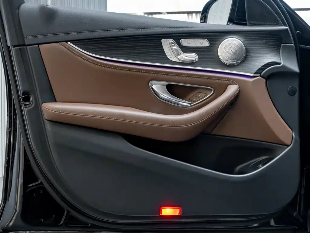 Mercedes-Benz E-Class — миниатюра 23