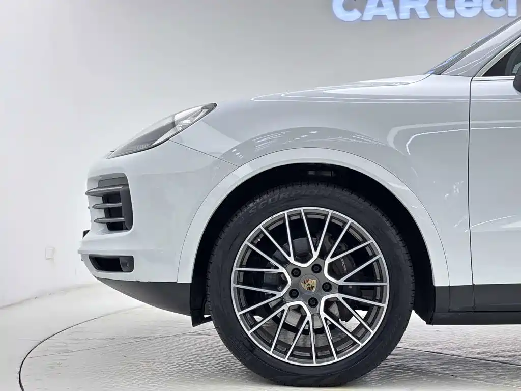 Porsche Cayenne — миниатюра 11
