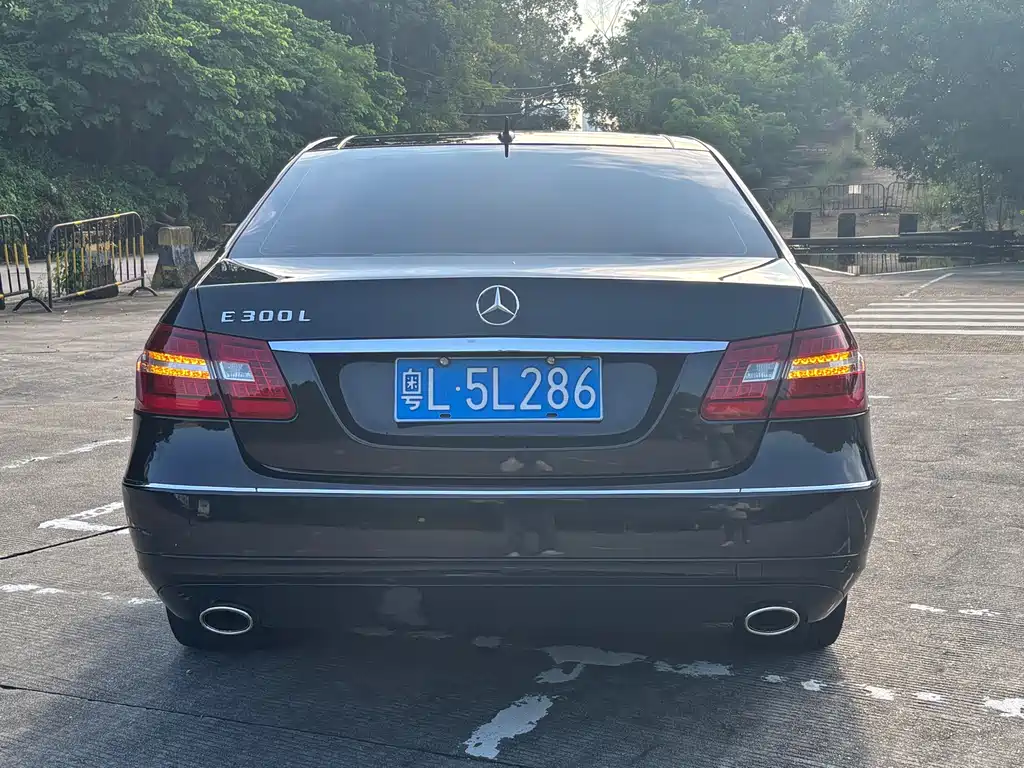 Mercedes-Benz E-Class — миниатюра 10