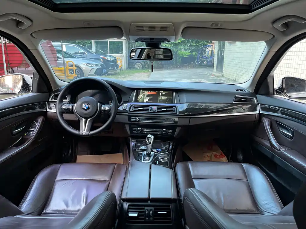 BMW 5 Series — миниатюра 6