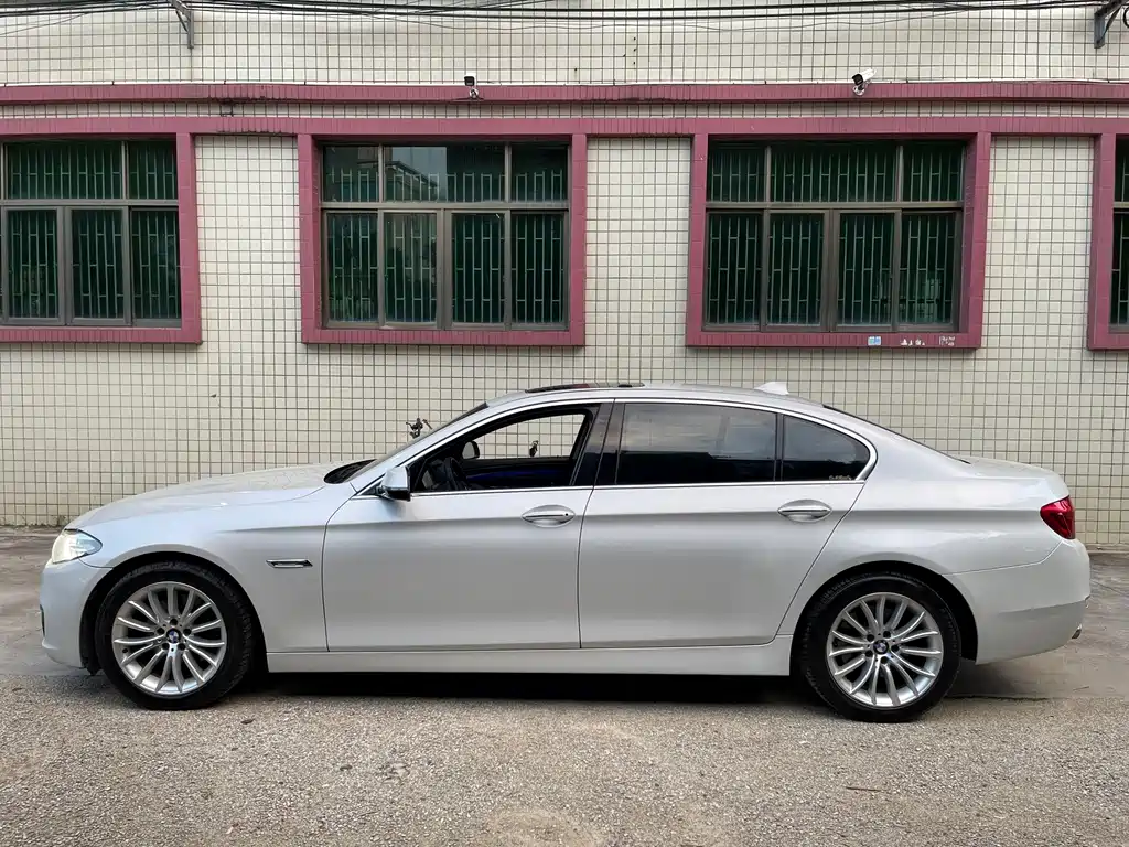 BMW 5 Series — миниатюра 16