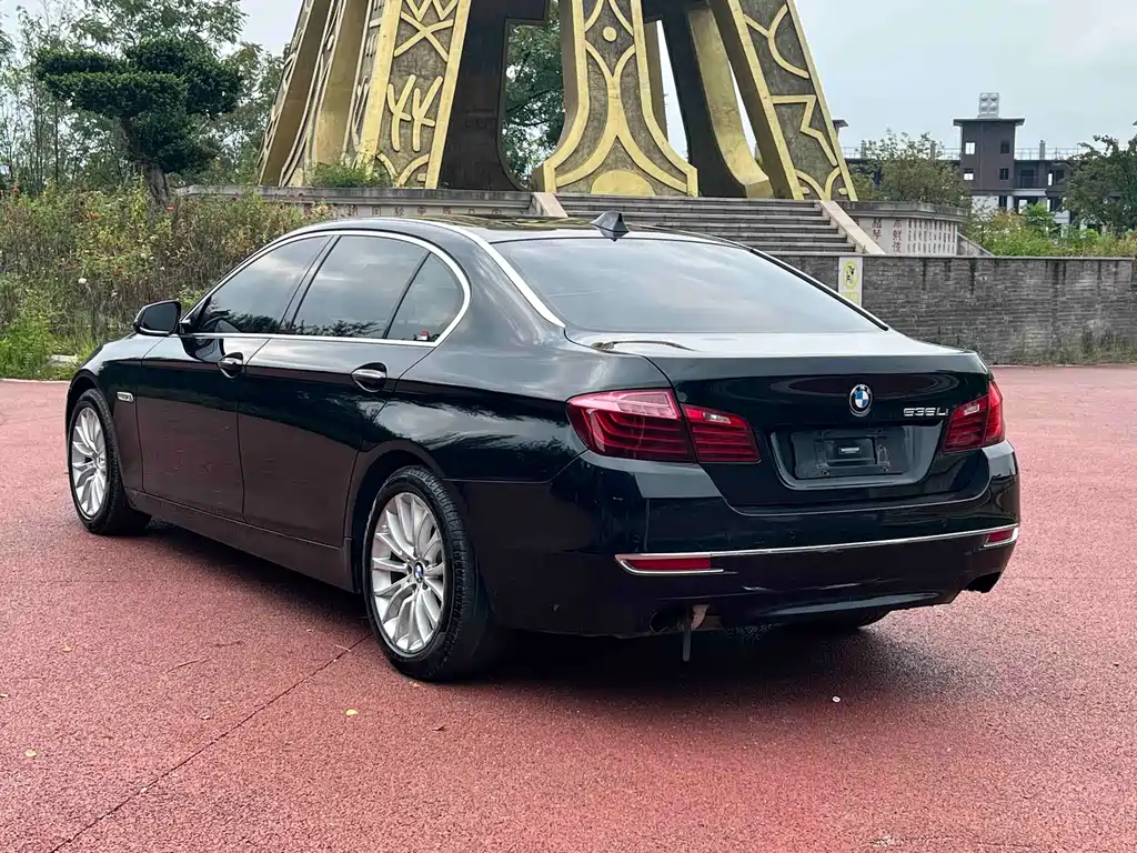 BMW 5 Series — миниатюра 4