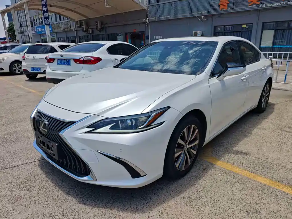 Купить Lexus ES