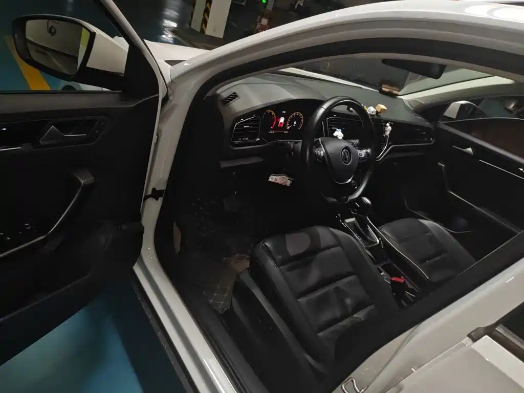 Volkswagen T-Roc — миниатюра 12