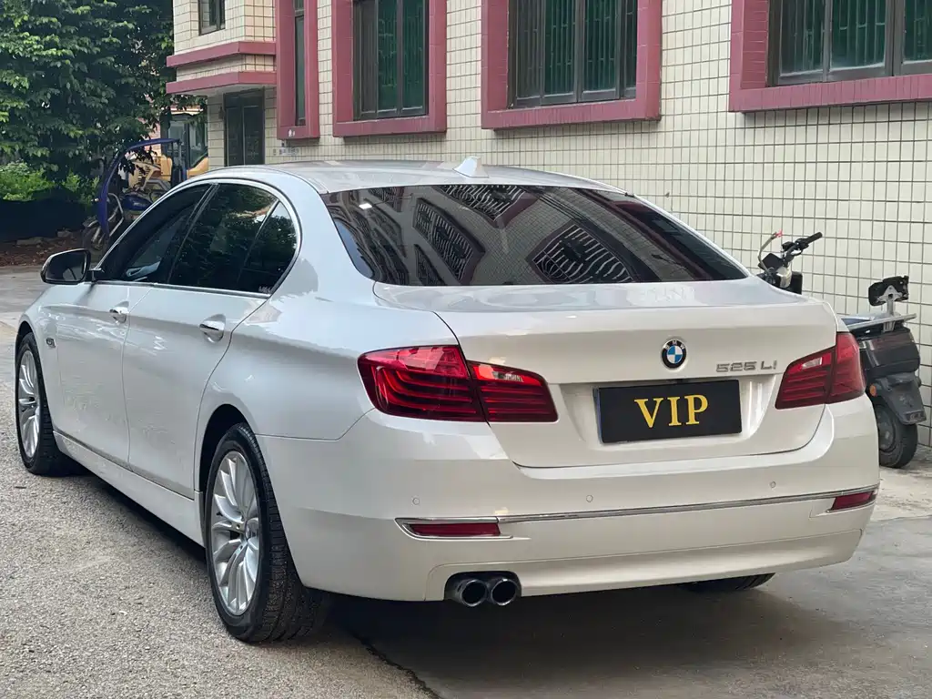 BMW 5 Series — миниатюра 9