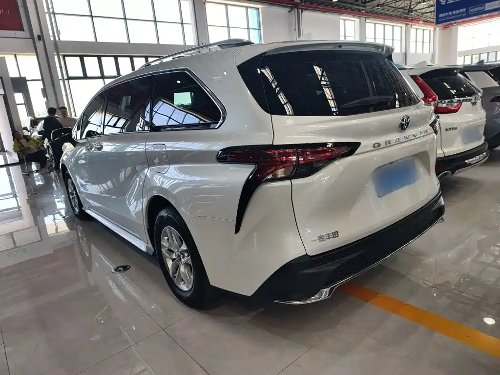 Toyota Granvia — миниатюра 7