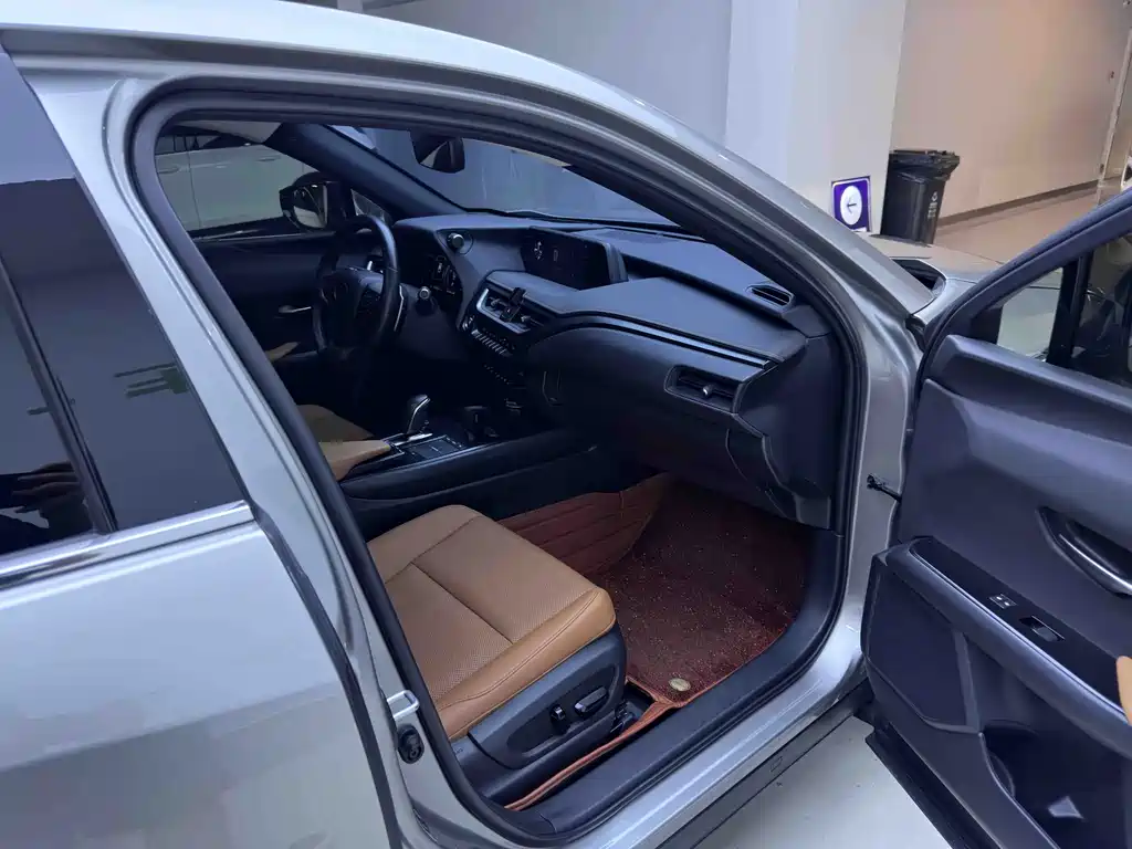 Lexus UX New Energy — миниатюра 11