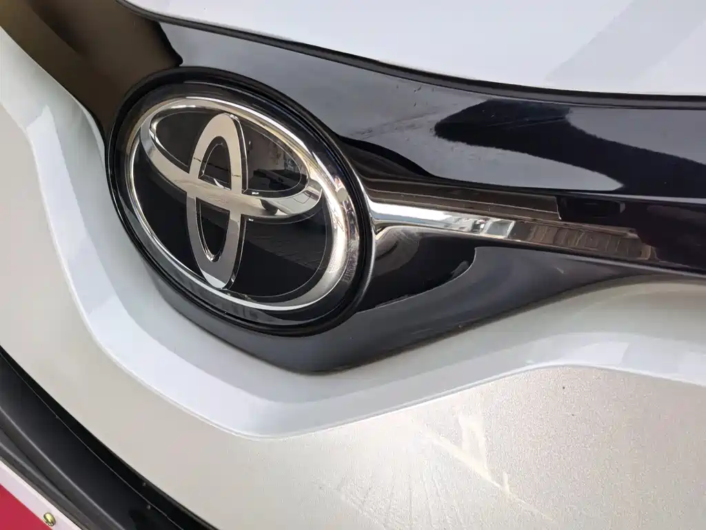 Toyota Izoa 2023 2.0L