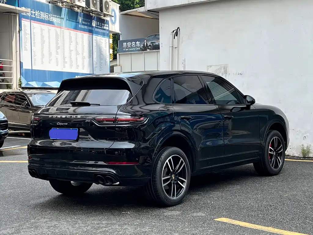 Porsche Cayenne — миниатюра 9