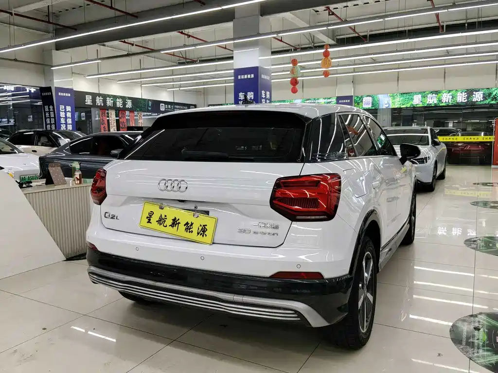 Audi Q2L e-tron — миниатюра 10