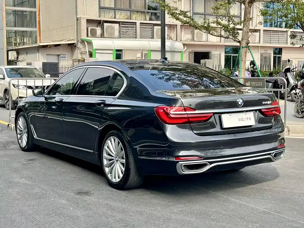 BMW 7 SERIES